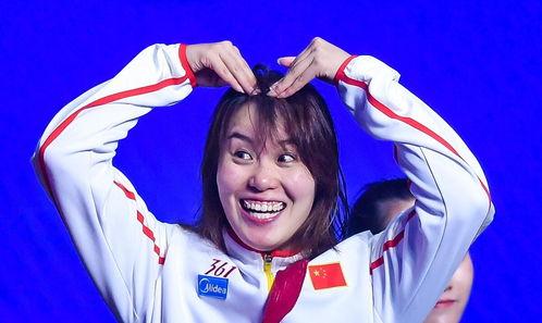 吃瓜进娱乐圈红了,意外走红娱乐圈的跨界传奇